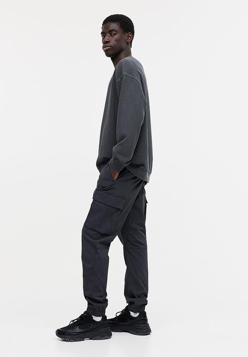 H&M - Slim fit nylon cargo joggers - grey