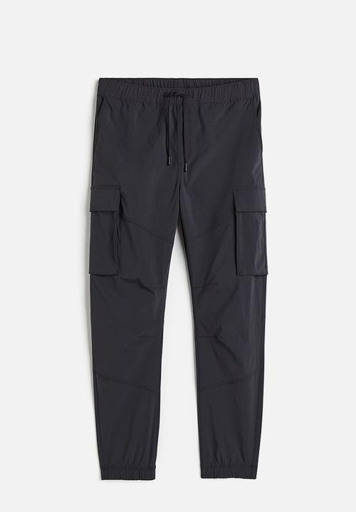 H&M - Slim fit nylon cargo joggers - grey
