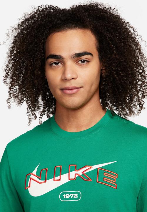 Nike - NSW  Club seasonal Hbr tee - malachite green