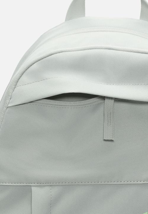 Nike - Backpack (21l) - light silver/lvapor green