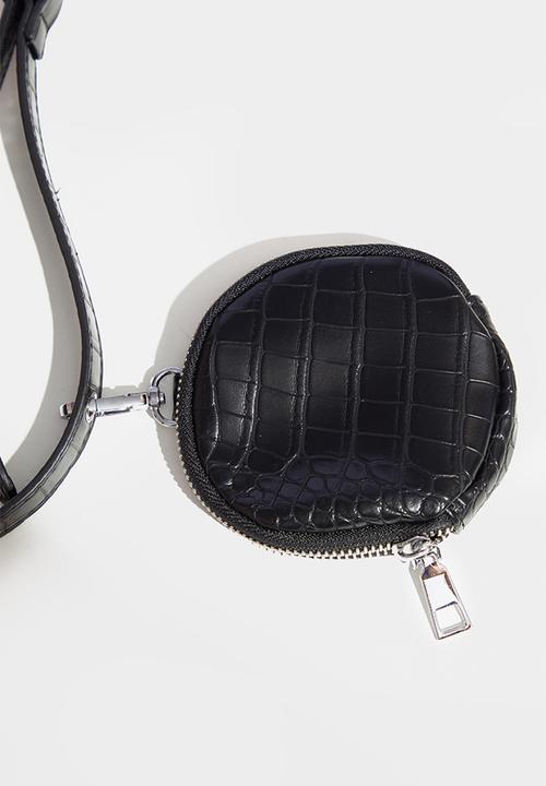 PrettyLittleThing - Black croc multi pocket cross body bag - black