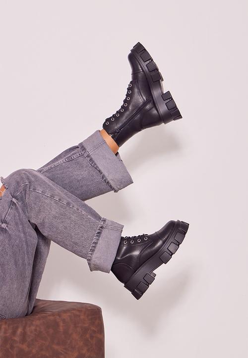 PrettyLittleThing - Black lace up extreme cleated sole hiker boots - black
