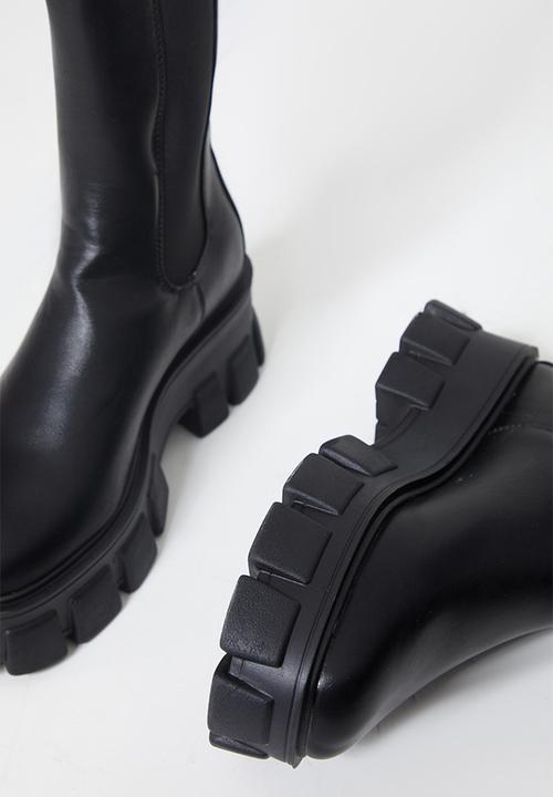 PrettyLittleThing - Black extreme chunky sole calf high chelsea boots - black