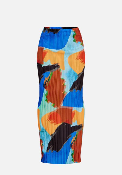 PrettyLittleThing - Blue abstract print plisse maxi skirt - blue