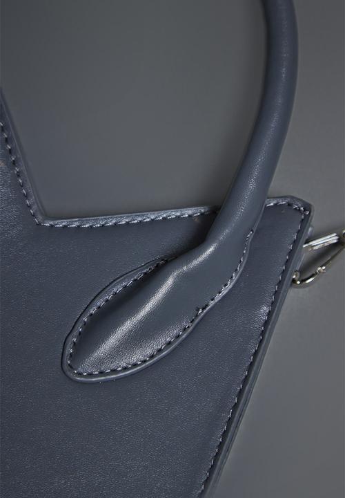 PrettyLittleThing - Grey pointed mini bag - grey
