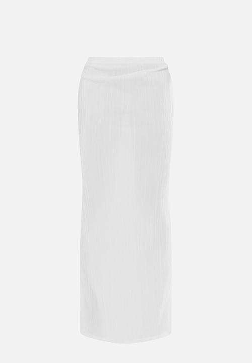 PrettyLittleThing - White plisse maxi skirt - white