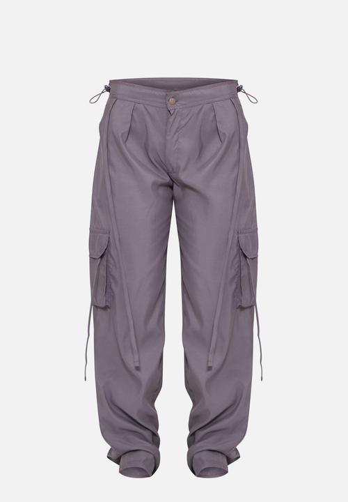 PrettyLittleThing - Dark grey lightweight shell low rise cargo's - dark grey