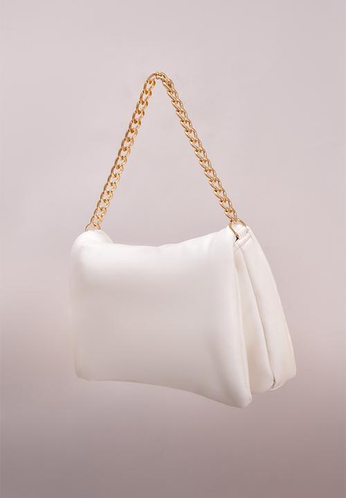 PrettyLittleThing - Cream padded soft pu chain shoulder bag - cream
