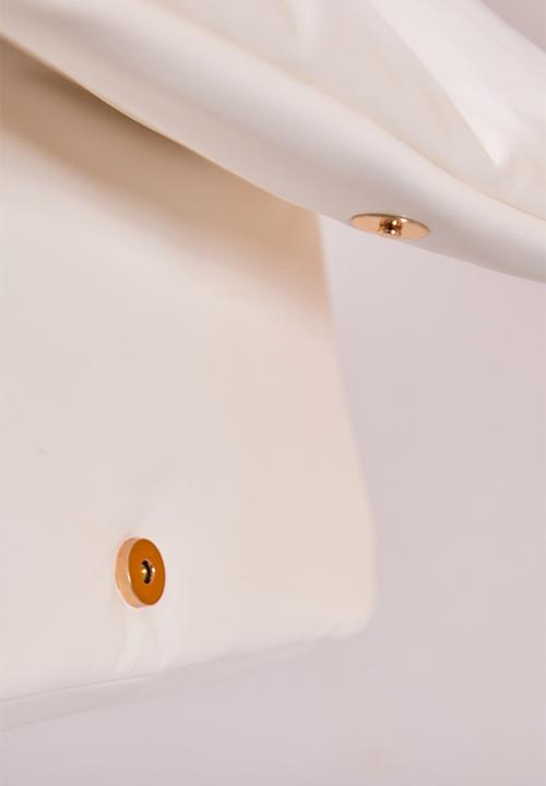 PrettyLittleThing - Cream padded soft pu chain shoulder bag - cream