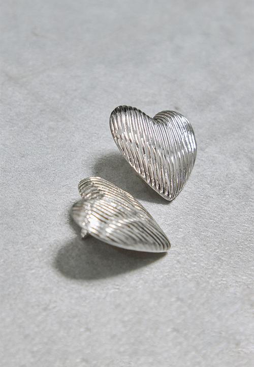 PrettyLittleThing - Ribbed heart earrings - silver