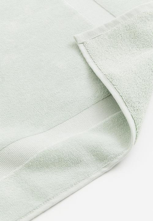 H&M - Velour bath mat - light dusty green