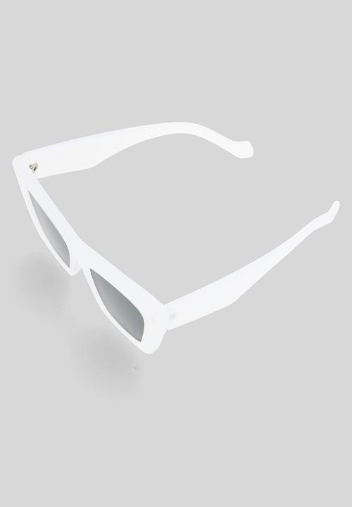 Superbalist - Sim cat-eye sunglasses - white