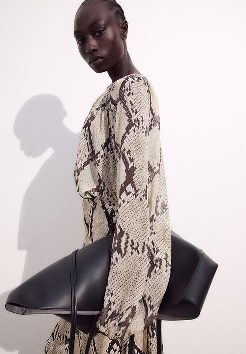 H&M - Voluminous blouse - beige snakeskin-patterned