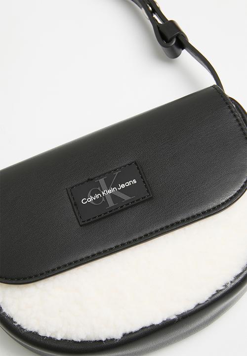 Calvin Klein - Sherpa saddle bag - black