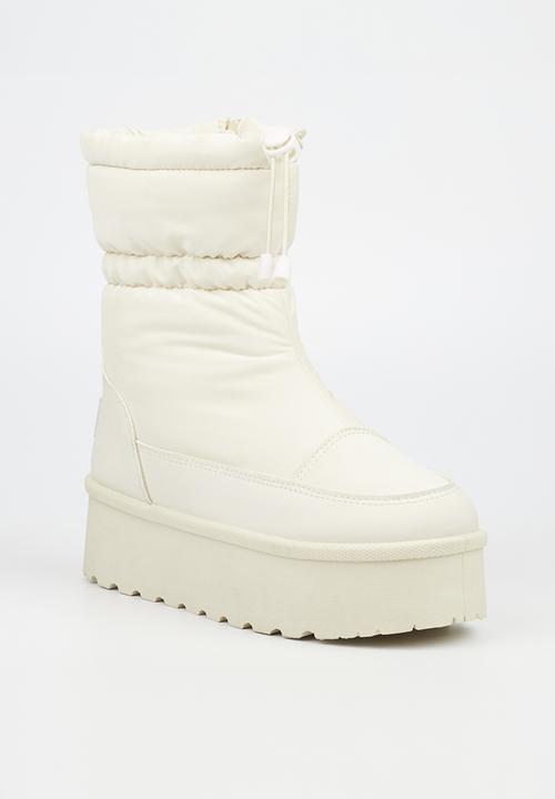 Miss Black - Bae 3 slip-on boot - bone