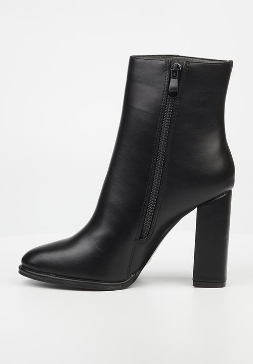 Miss Black - Shania 2 block heel ankle boot - black