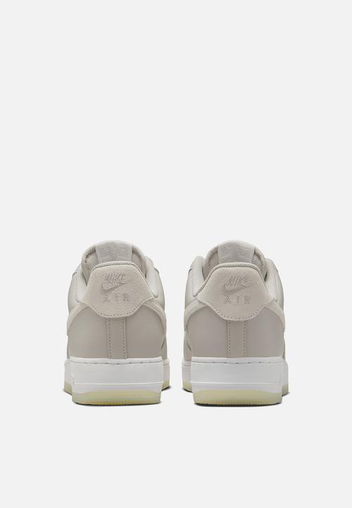 Nike - Nike Air Force 1 '07 LV8