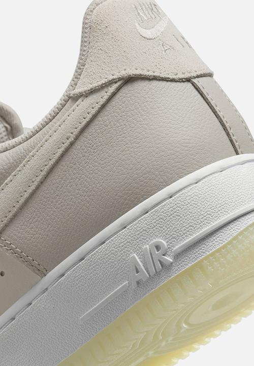 Nike - Nike Air Force 1 '07 LV8