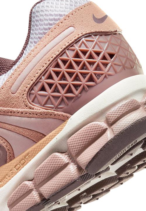 Nike - Nike Zoom Vomero 5