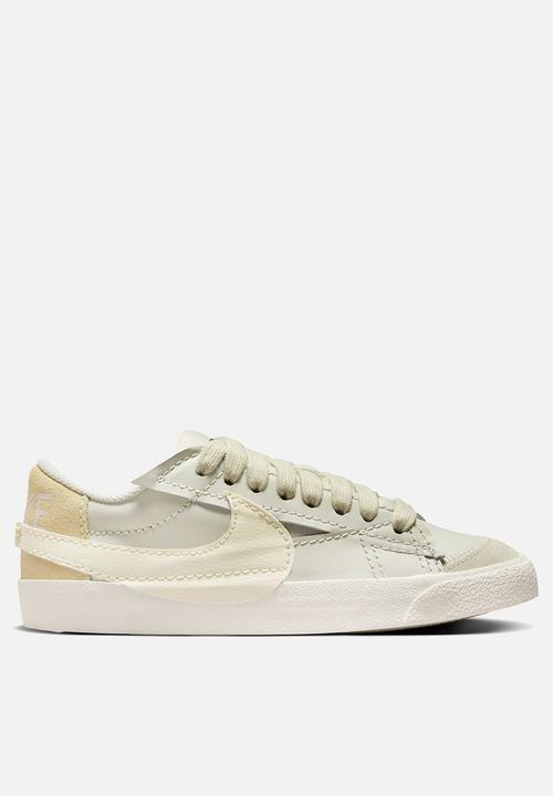 nike blazer low birch