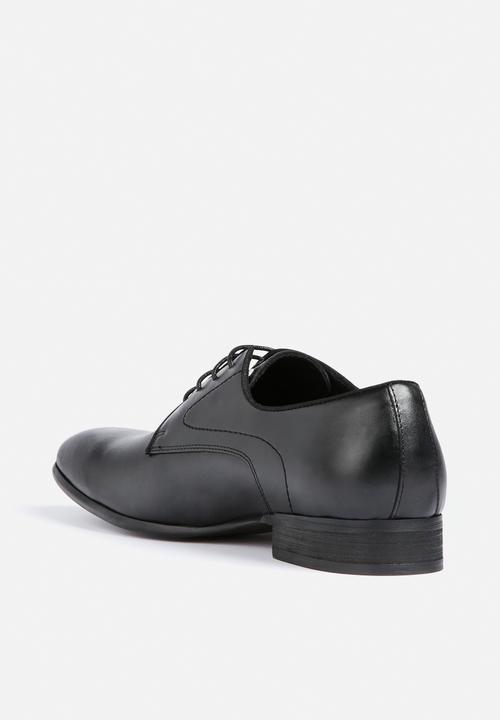 Steve Madden - Capless
