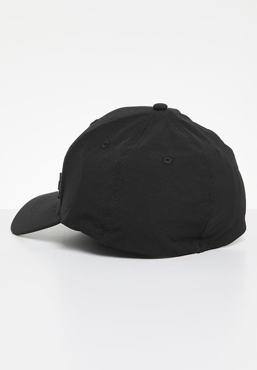 POLO - 6 PANEL METAL PONY FITTED PEAK-BLACK