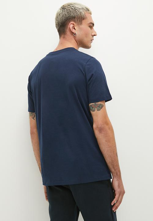 PUMA - ESS+ LOGO LAB Tee  -Club Navy