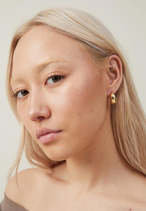 Rubi - Small charm earring- gold plated tear drop stud
