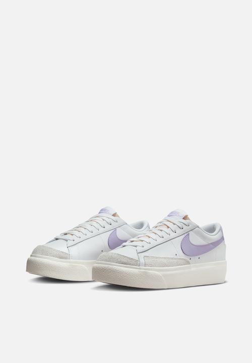 Nike - Nike Blazer Low Platform