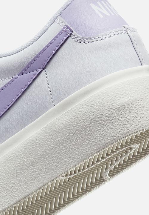 Nike - Nike Blazer Low Platform