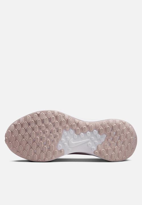 Nike - Nike Revolution 7