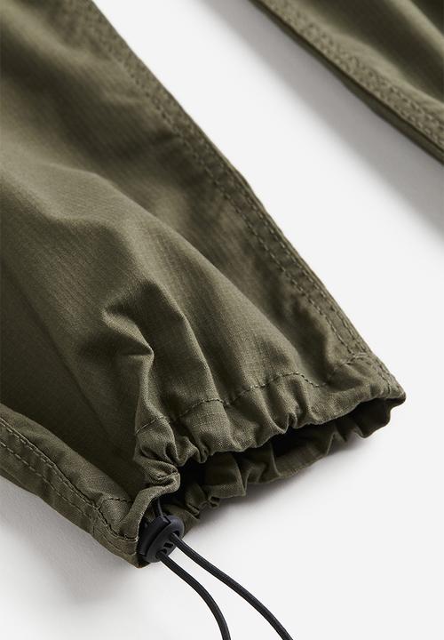 H&M - Regular fit ripstop cargo trousers - dark khaki green