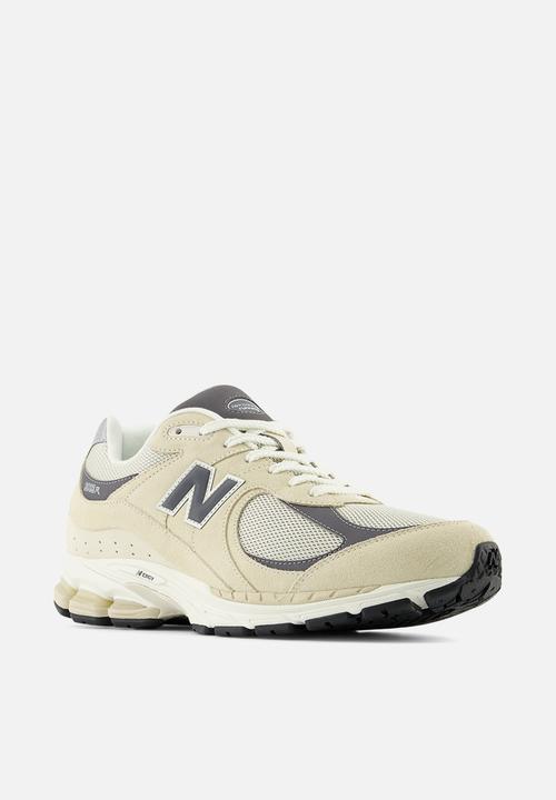 New Balance  - 2002R