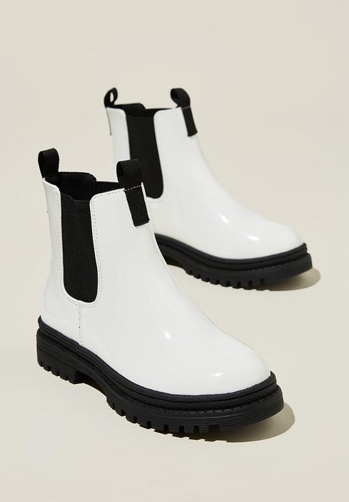Cotton On - Pull on gusset boot - ecru patent