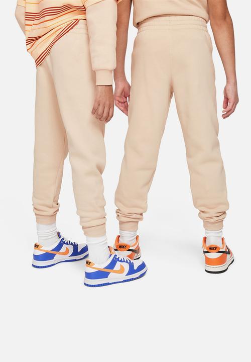 Nike - K Nsw Club Flc Jggr Hbr - Sanddrift/White