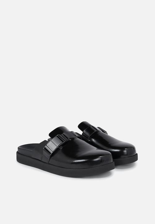 Calvin Klein - Mule w/ iconic plaque - black