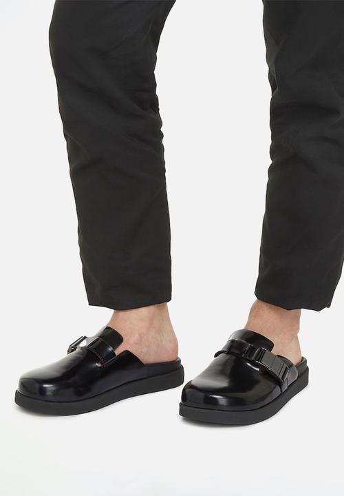 Calvin Klein - Mule w/ iconic plaque - black