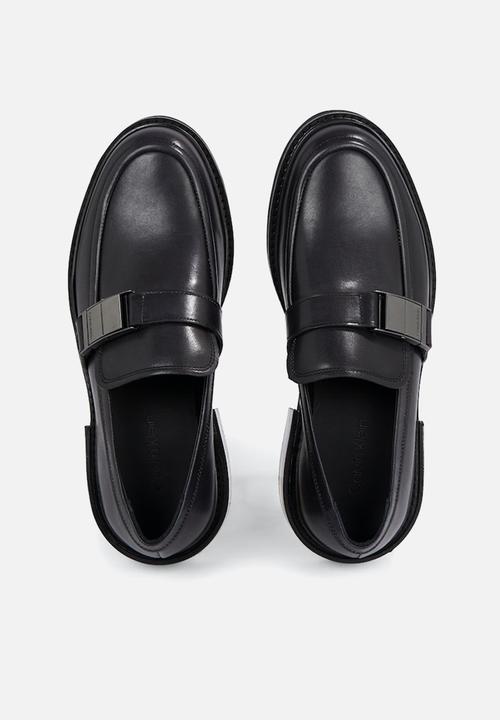 Calvin Klein - Moccasin w/ iconic plaque - black