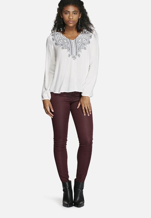 Vero Moda - Frey Embroidered Top