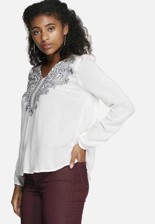 Vero Moda - Frey Embroidered Top