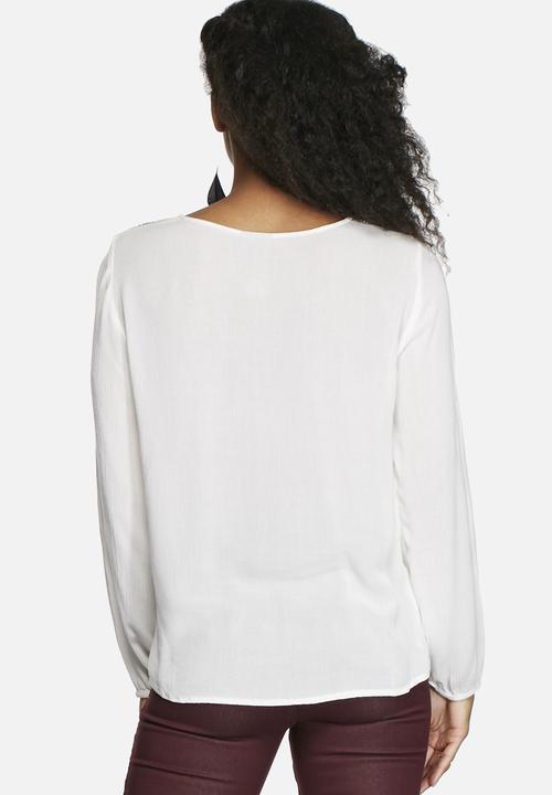Vero Moda - Frey Embroidered Top