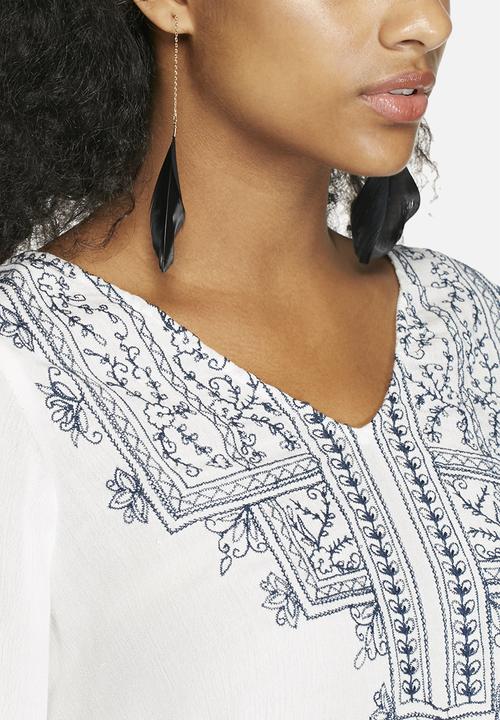 Vero Moda - Frey Embroidered Top