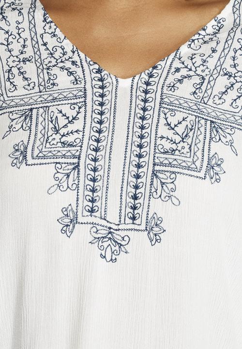 Vero Moda - Frey Embroidered Top