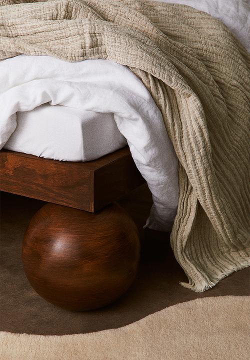 H&M - Crinkled linen-blend blanket - light beige