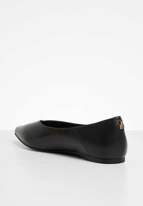 POLO - Pointy seam flat pump - black