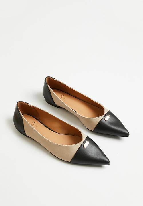 POLO - Pointy toe cap flat pump - stone & black