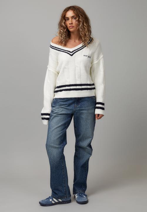 Factorie - Addison Cable V-neck Jumper - White/New York