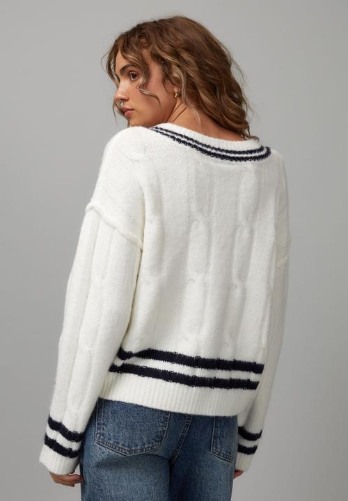 Factorie - Addison Cable V-neck Jumper - White/New York