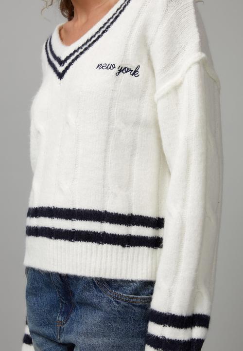 Factorie - Addison Cable V-neck Jumper - White/New York