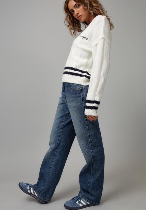 Factorie - Addison Cable V-neck Jumper - White/New York
